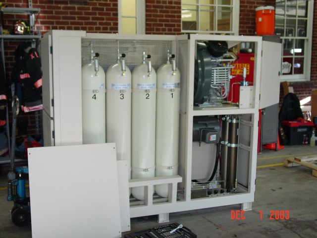 December 2003 - Inside the Bauer compressor